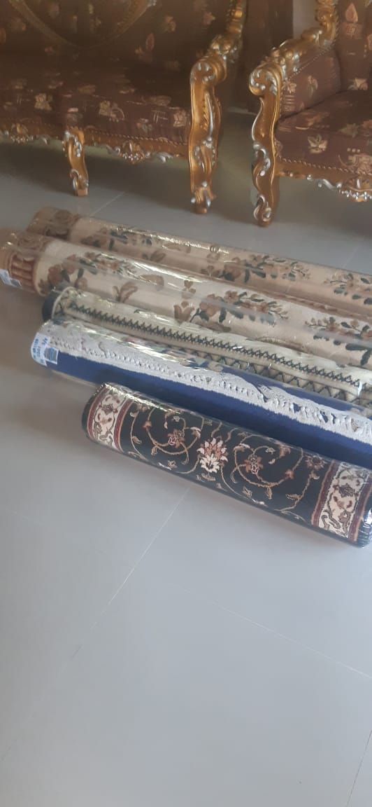 Karpet pelanggan yang telah siap dicuci, digulung dan dibalut