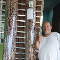 Pelanggan menerima karpet