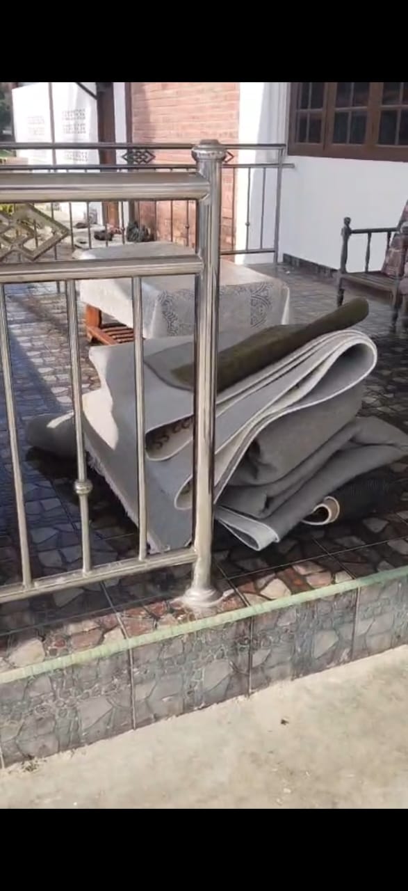 Karpet pelanggan sebelum dicuci dan diurus