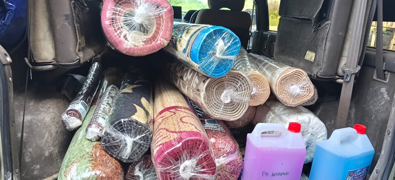 Banyak karpet pelanggan siap untuk penghantaran